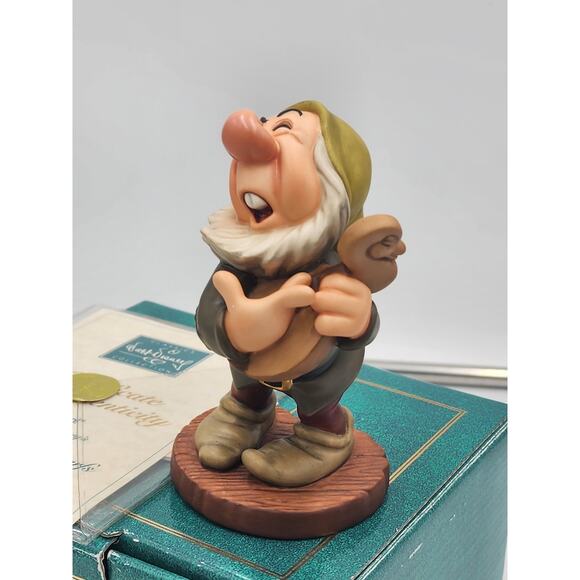 WDCC Sneezy Snow White Seven Dwarfs “Ah-Choo!” Disney Retired Vintage COA Box - Picture 12 of 16
